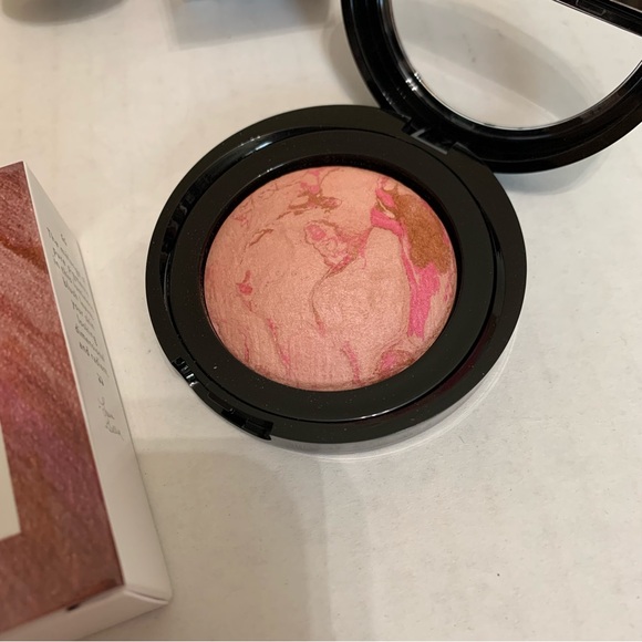 Laura Geller Double Take Foundation Medium, pink buttercream blush, kabuki brush - Picture 2 of 9